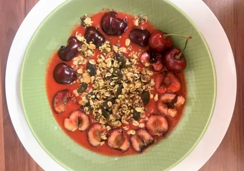 Beeren-Bowl mit Granola