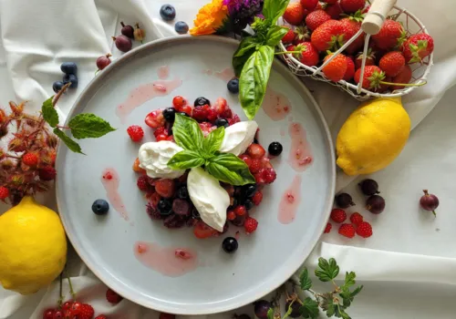 Beerensalat mit Ziegenkäse